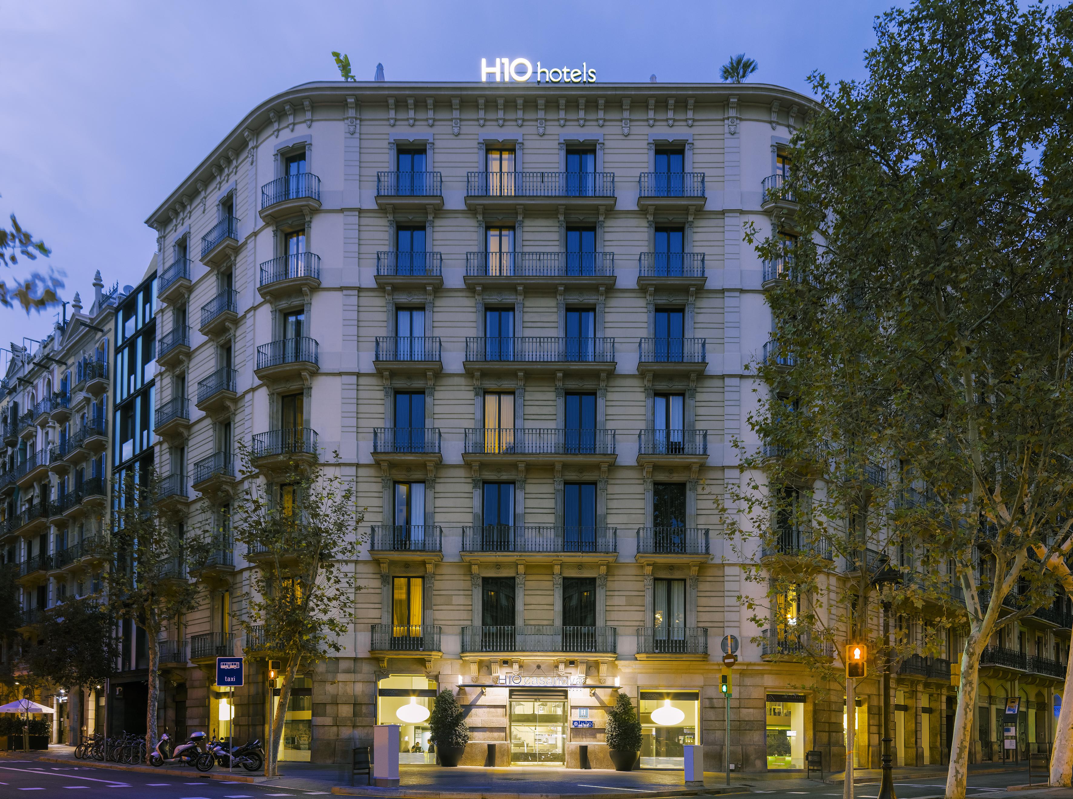 H10 Casanova Hotel Barcelona Exterior photo